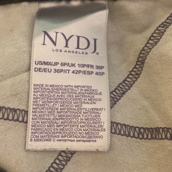 NYDJ Skinny Ankle Pull-On Jeans
With Sideseam Slit, Size 6 petite - Picture 6 of 8